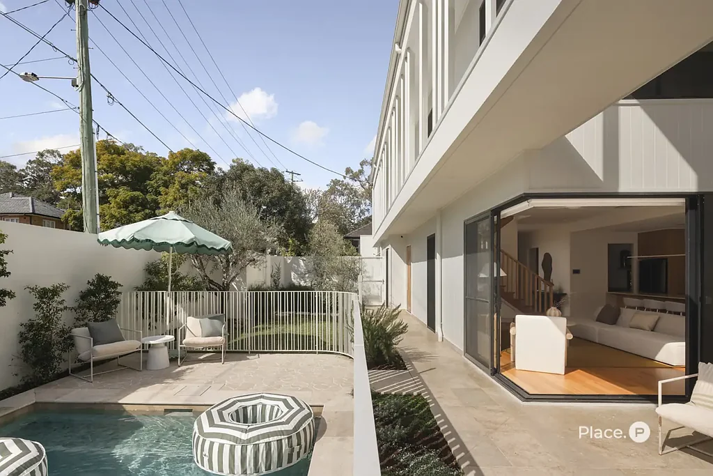 Holland Park 5બેડરૂમ A Bespoke Contemporary Residence in Holland Park’s Coveted Lambs Estate