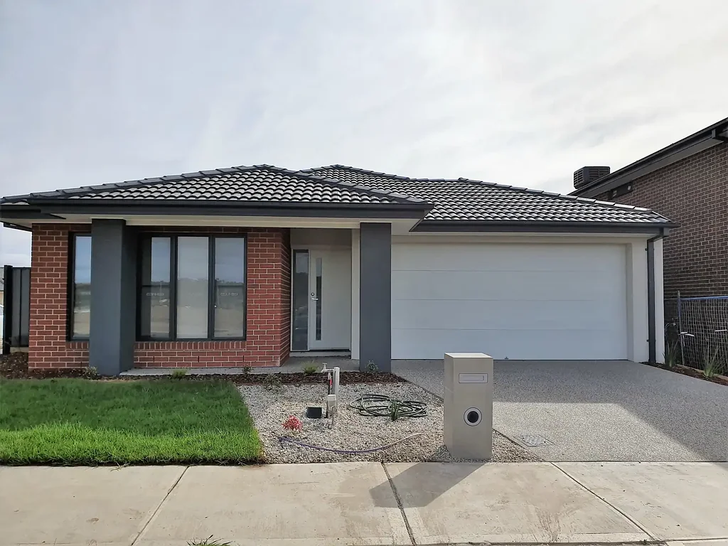 Fantastic Location! Minutes to Mernda Train Station &  Schools!