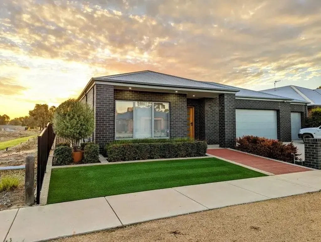 Tatura 4 Bedroom Golf Course Views and Modern Living in Northlinks Estate