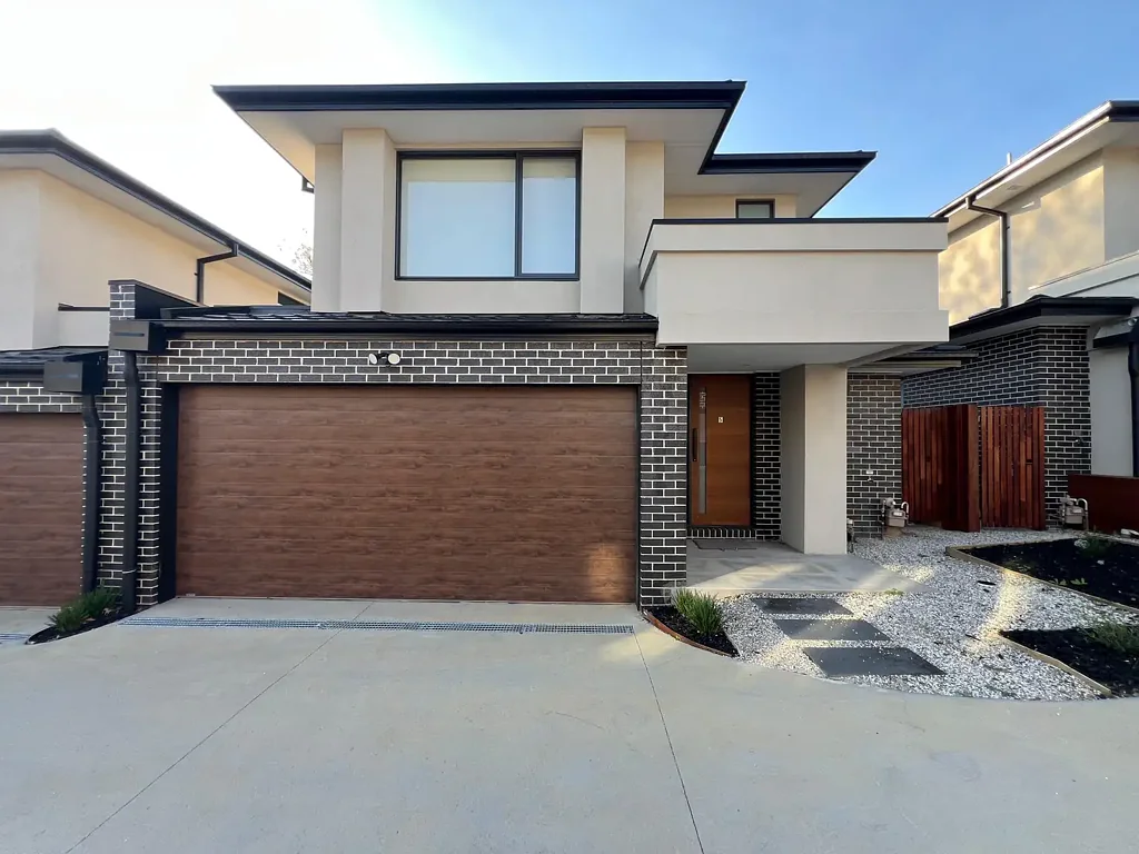 Brand new townhouse in the Heart of Mont Albert North!