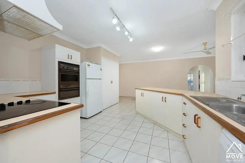 Kirwan 3房  Solid home with loads of potential