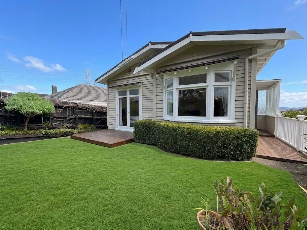Charming two bedroom 1920s Bungalow with Modern Comforts