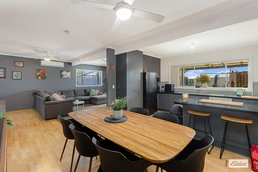 Bega 4房  BEAUTIFULLY PRESENTED 4 BEDROOM FAMILY HOME