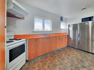 7 Beds, WiFi and $100 Electricity Per Week Included