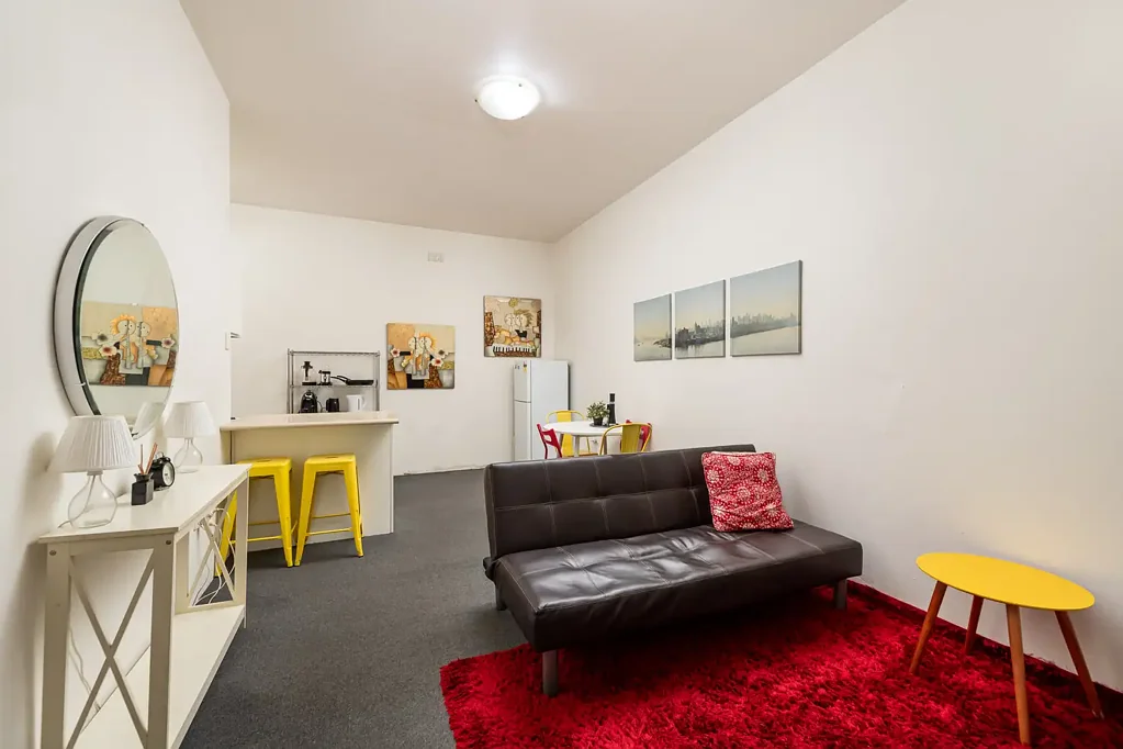 Fully Furnished Centrally Located Ground Floor Apartment Walking Distance to Railway