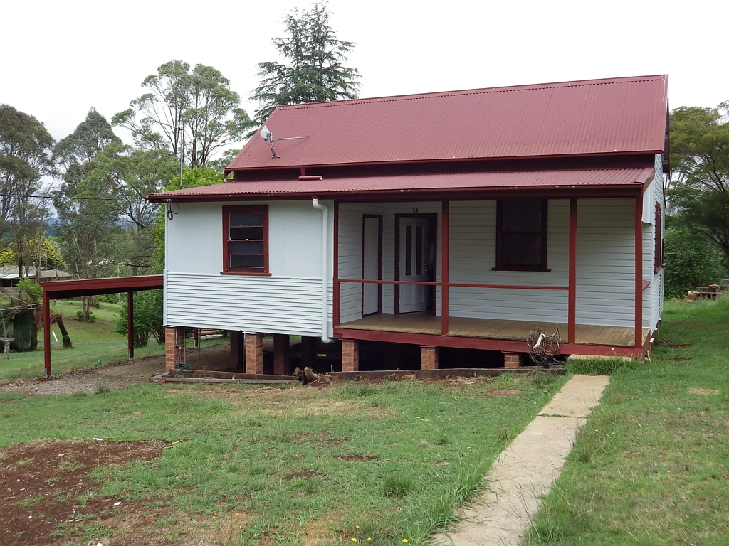 Charming 2 Bedroom, 1 Bathroom Cottage