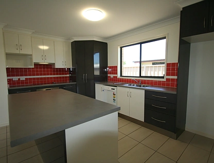12 Blue Gums Drive, Emerald, Fitzroy, 4房, 2浴, House