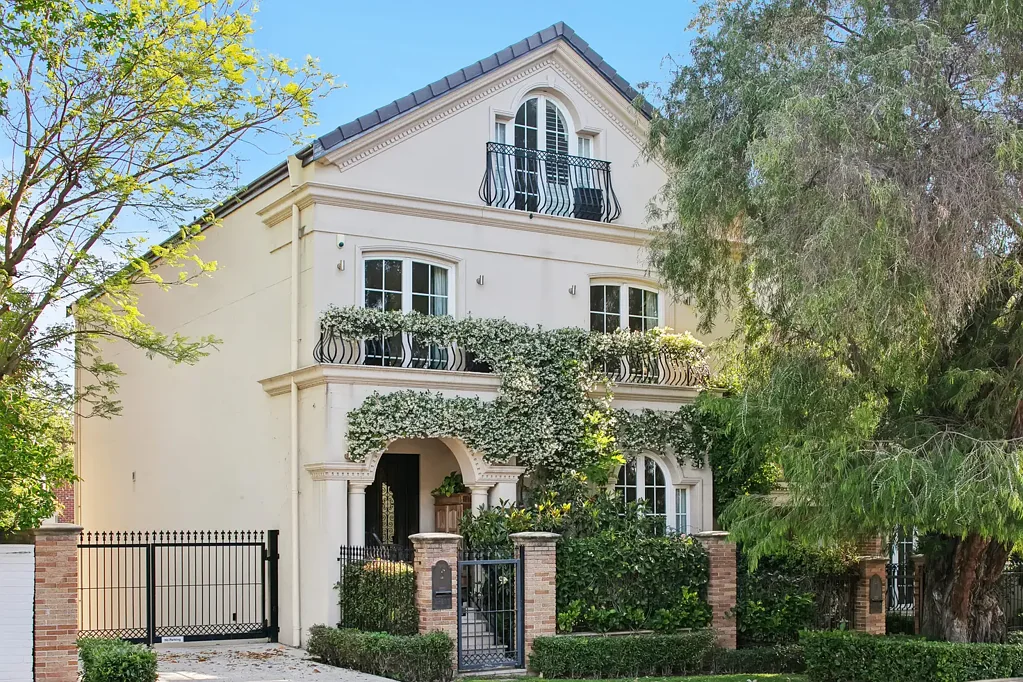 Peppermint Grove 4 Bedroom Blends old world elegance with modern convenience