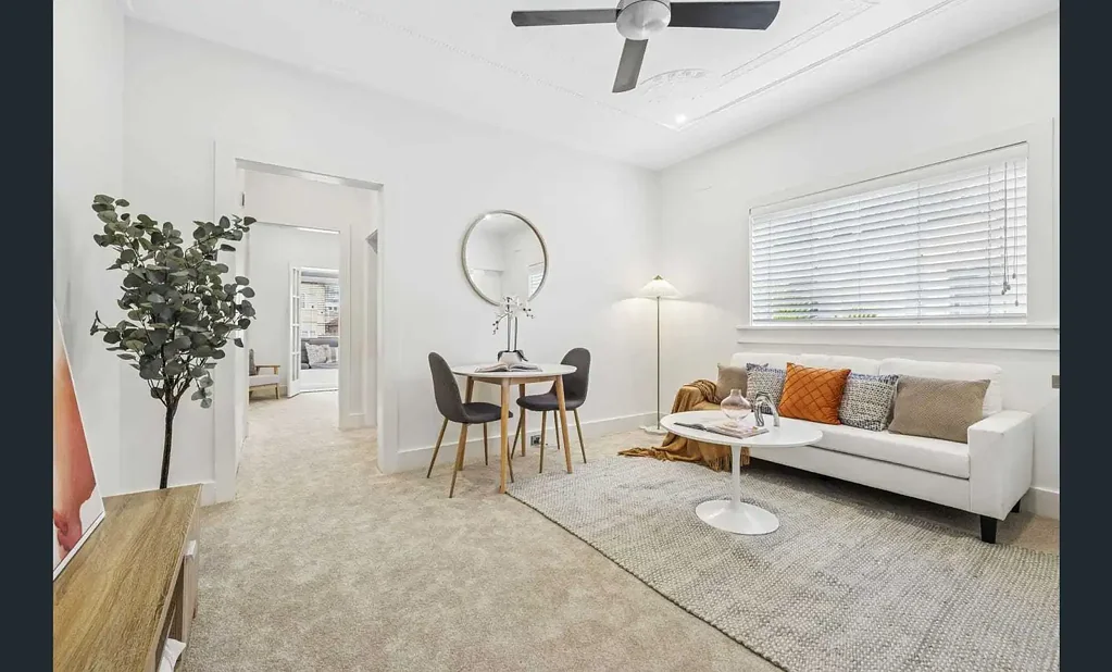 Fully renovated one bedroom with sunroom close to Bondi Beach