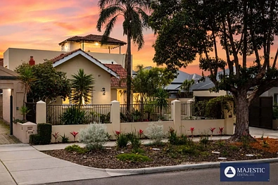 Como 4房  MULTI-GENERATIONAL LIVING | TWO RESIDENCES. ONE TITLE.