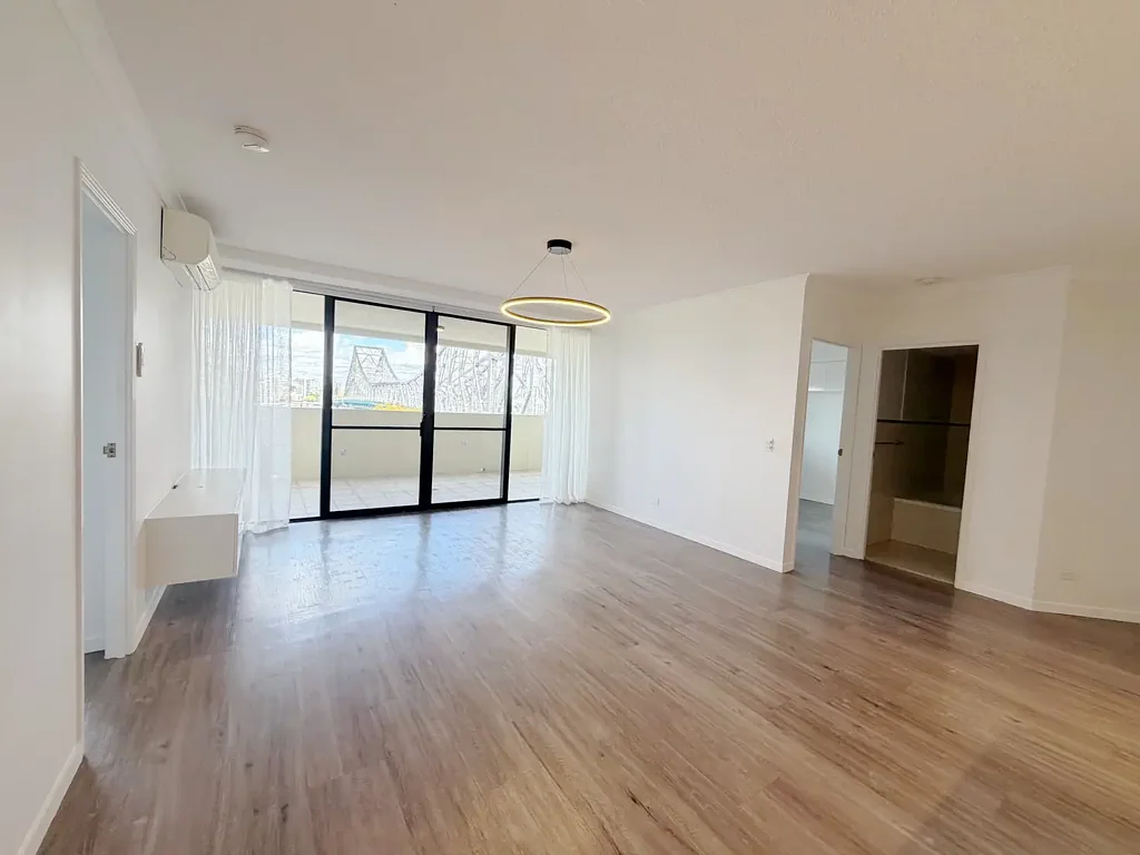 Stunningly Renovated Petrie Point Apartment – Panoramic Views & Unbeatable Location