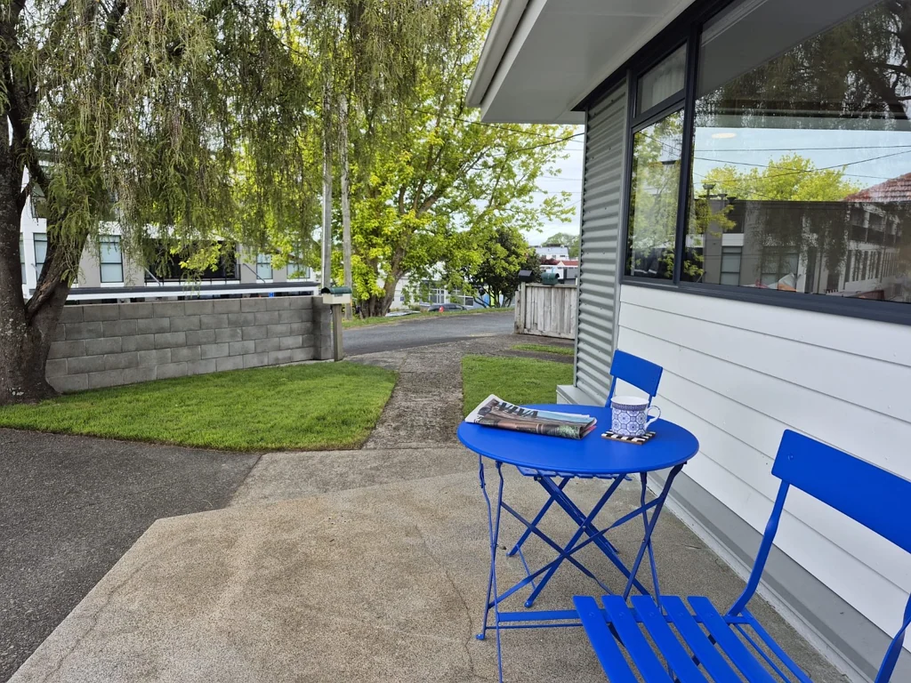 CHARMING 2 BEDROOM HOME
