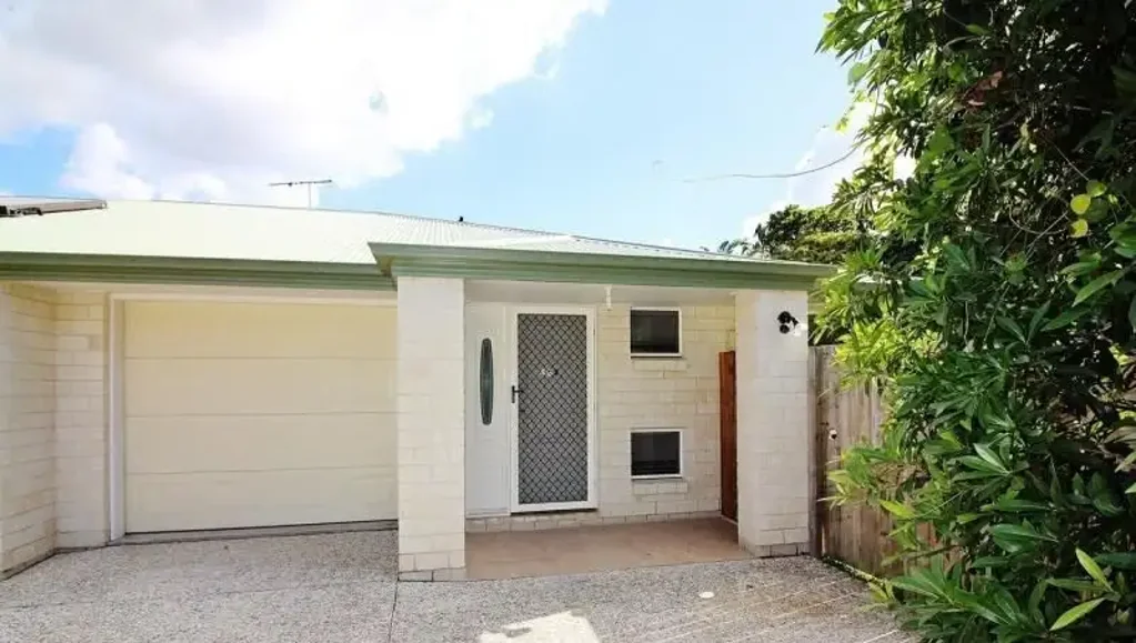 Modern 2-Bedroom Unit - Walk to Train, Bus & School!