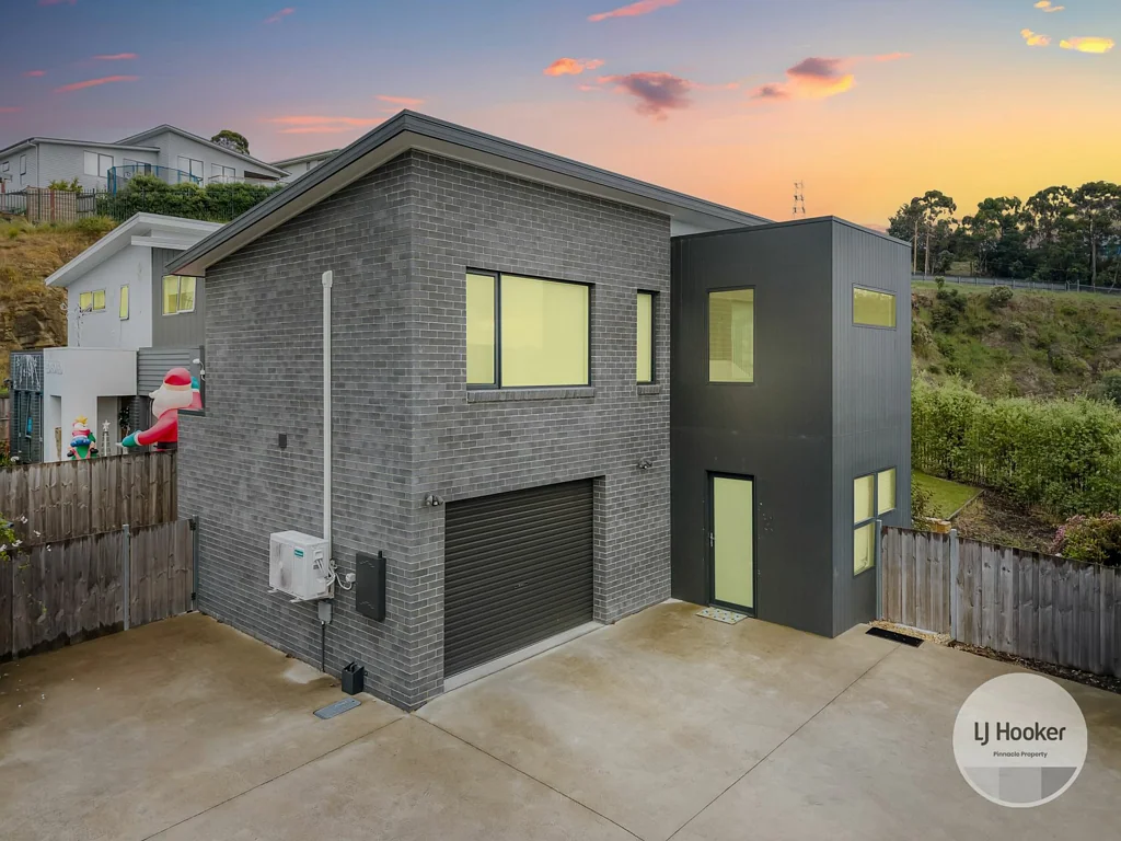 2/6 Dowding Crescent, New Town, TAS 7008