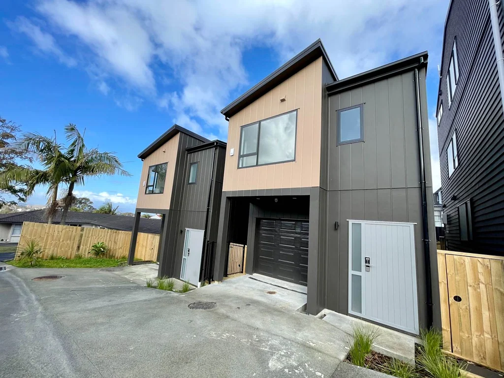 Near New Modern House with Stunning Views