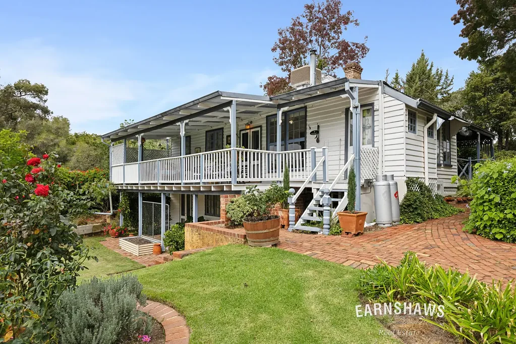 Mundaring 3 Bedroom Blossom at 'Rose Cottage'