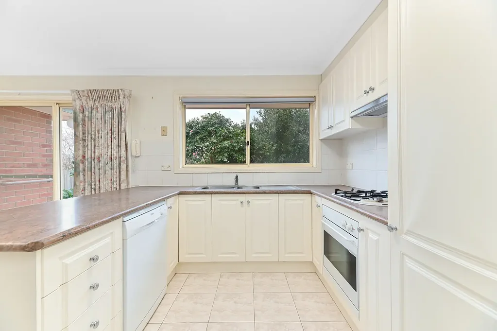 Spacious Unit in Prime Location