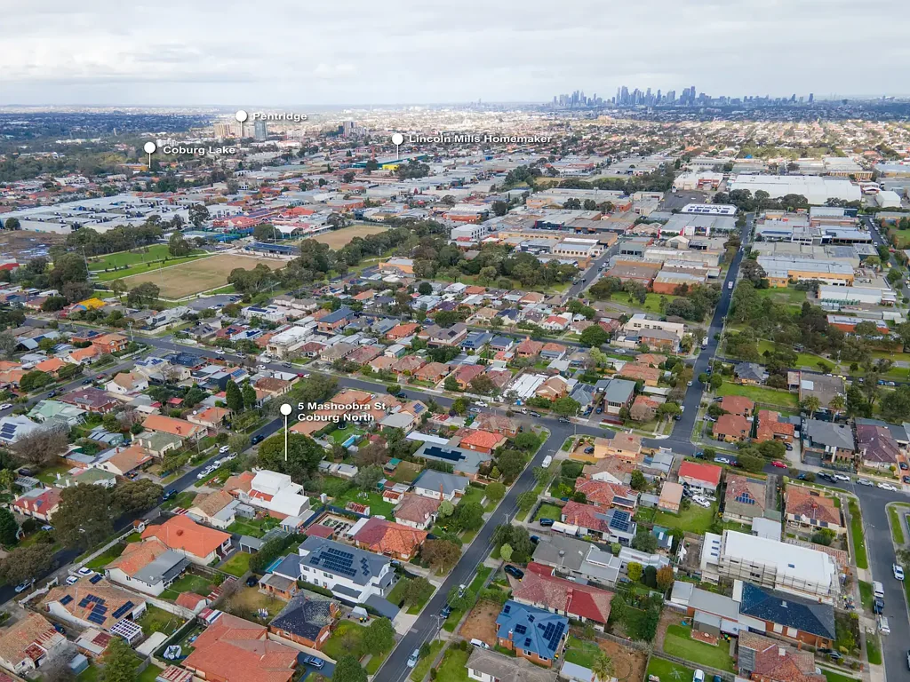 Coburg North 2Kwarto Untapped Potential in a Prime Coburg North Location