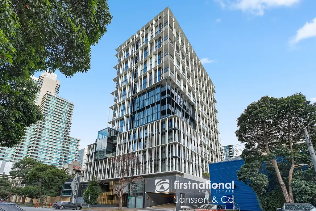 South Melbourne 2房 南墨尔本黄金地段 2卧2卫精工公寓 开放式布局 美食厨房 落地窗阳台 优质电器 豪华浴室 瑜伽室休息室 邻近植物园商圈 电车便捷 Elevated Urban Lifestyle at Domain House
