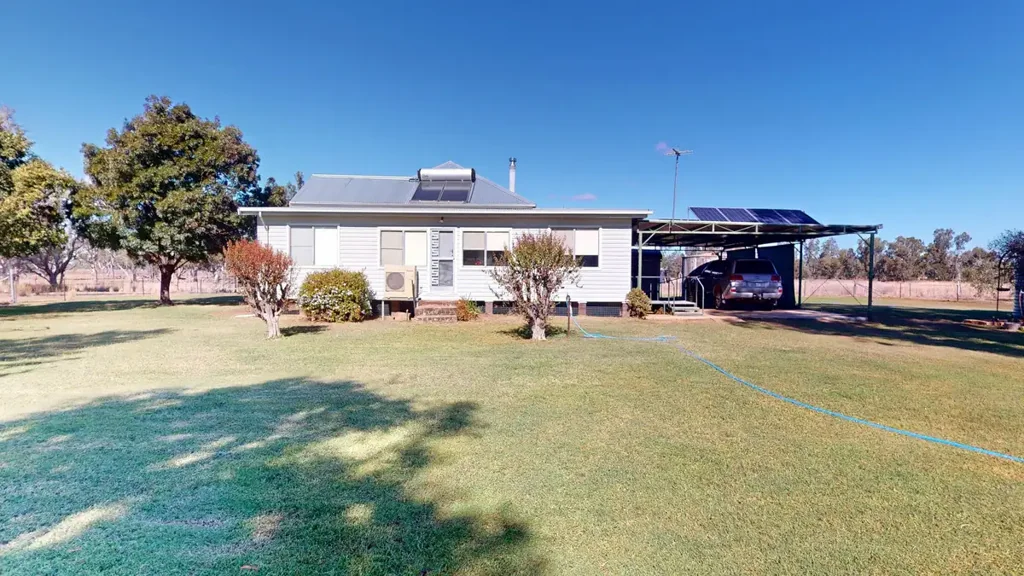PEACEFUL RURAL LIVING & AMPLE SPACE FOR BOATS & TRAILERS