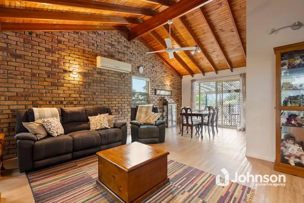 Manly West 4Kwarto EXPANSIVE  754m²  OPEN PLAN LIVING + RESORT POOL AND HIGH CLEARANCE PARKING