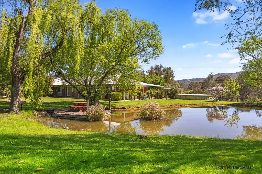 Eildon 3ਬੈੱਡਰੂਮ Where Elegance Meets Serenity - Your Exclusive 10-Acre Sanctuary Awaits