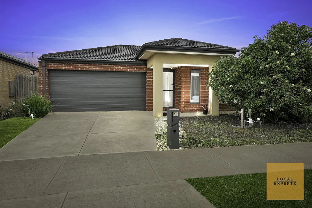41 Robinson Drive, Weir Views, VIC 3338