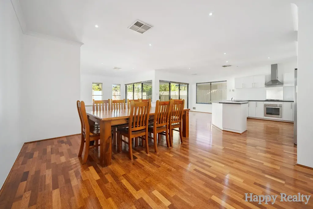 Canning Vale 4कमरा Spacious Family Entertainer with Pool, Solar Panels & Multiple Living Areas on 610sqm
