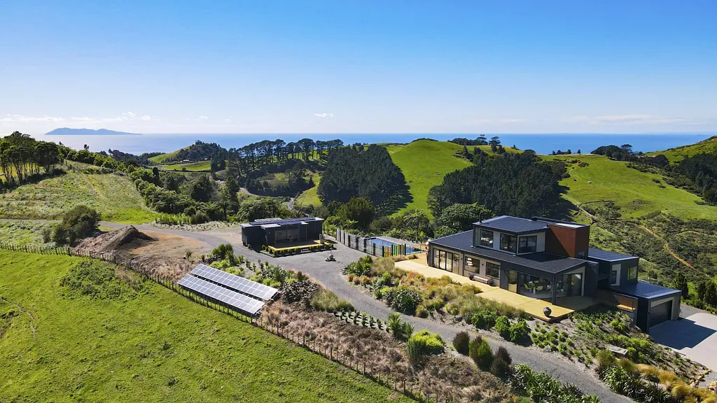 Waihi  Elevated luxury with panoramic views