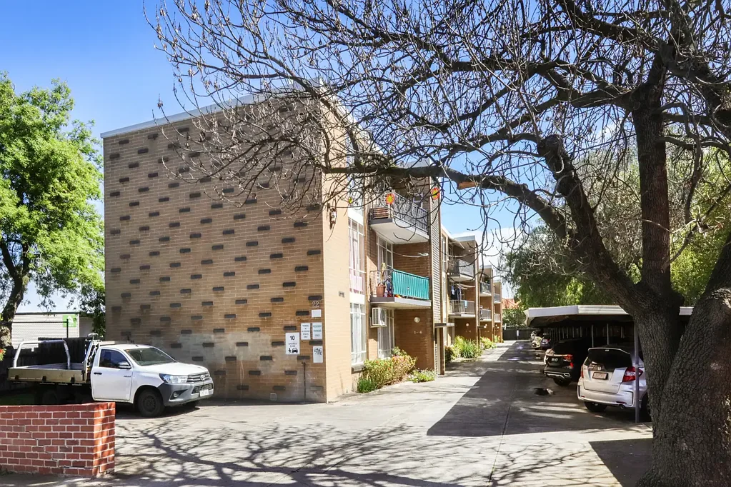 PERFECT PACKAGE IN FABULOUS LOCATION!