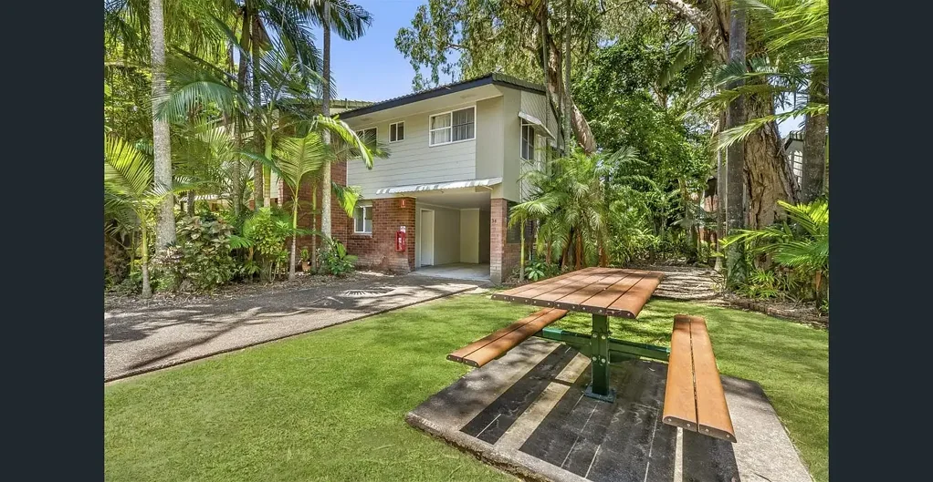 Blacks Beach 2房  LIVE THE DREAM OF BEING ABSOLUTE BEACHFRONT FOR A FRACTION OF THE PRICE!