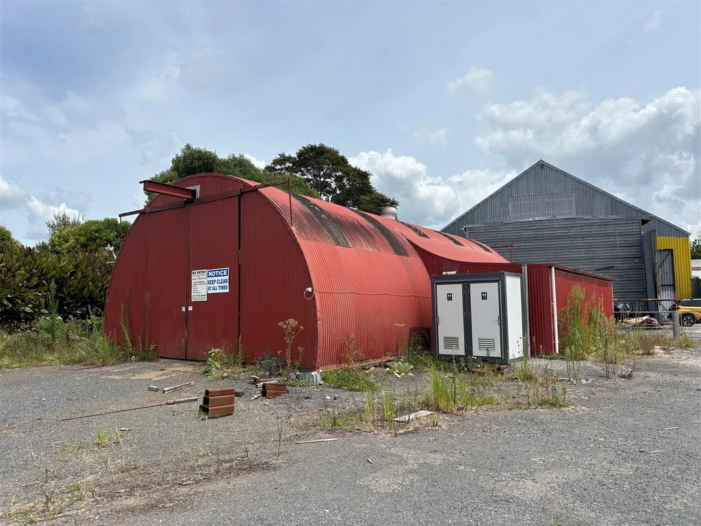 Riverlea Warehouse With Big Yard!