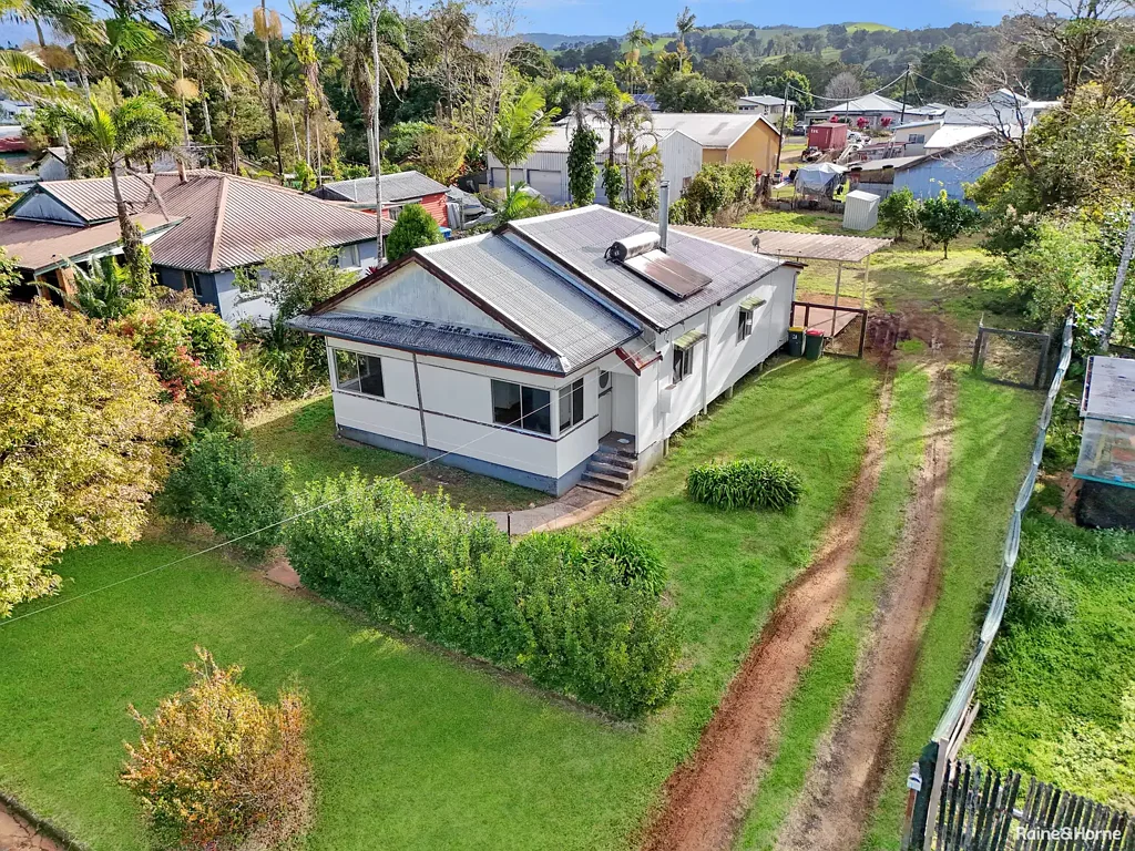 Millaa Millaa 4Habitaciones Spacious Character home with charm and future Potential!