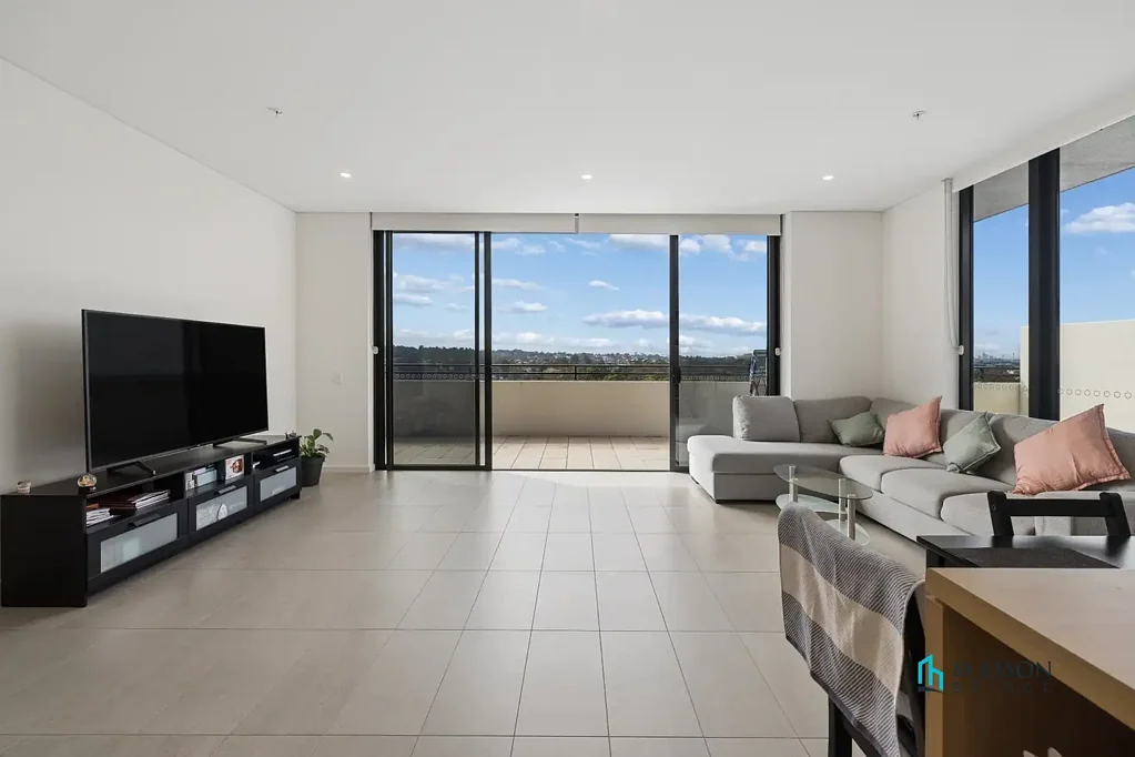 Melrose Park 3Moenga Top-Floor Penthouse with Expansive Entertainer's Terrace & Sweeping Views