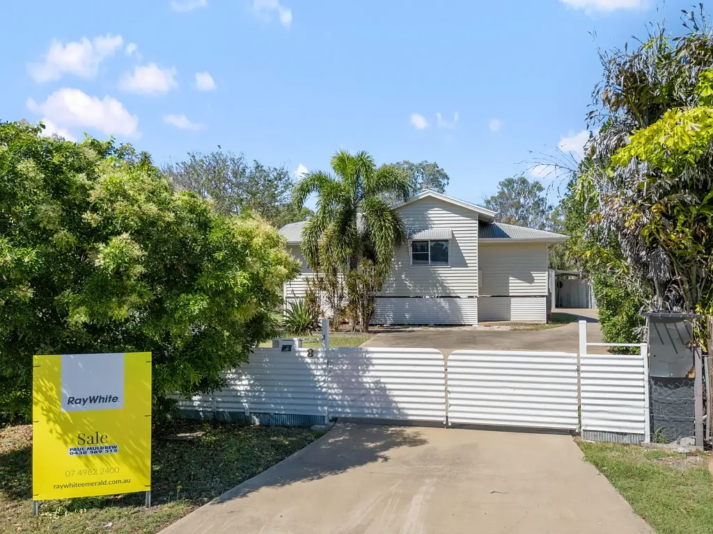 8 Round Tree Drive, Emerald, QLD 4720