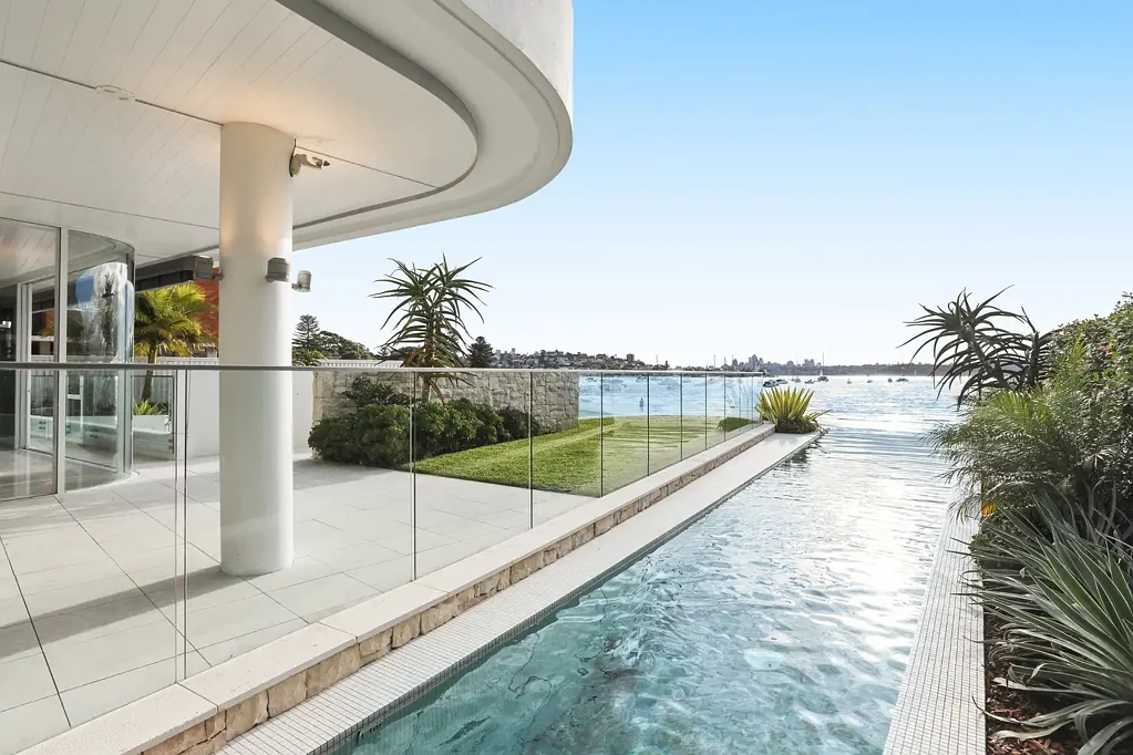Beachfront Designer Apartment with Swimming Pool and Direct Beach Access
