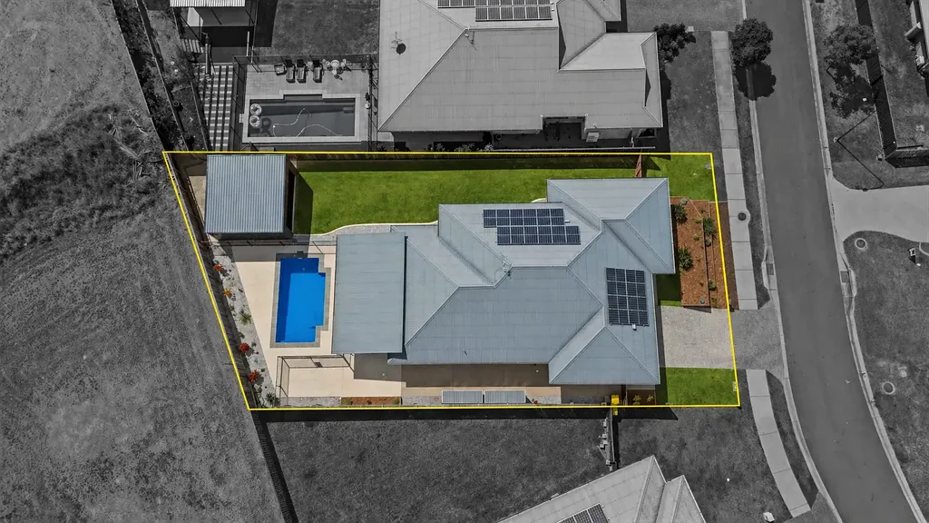 17 Lenthall Street, Boyne Island, QLD 4680