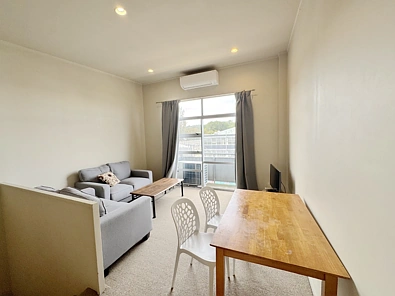 Spacious 71sqm,  two parks & balconies!