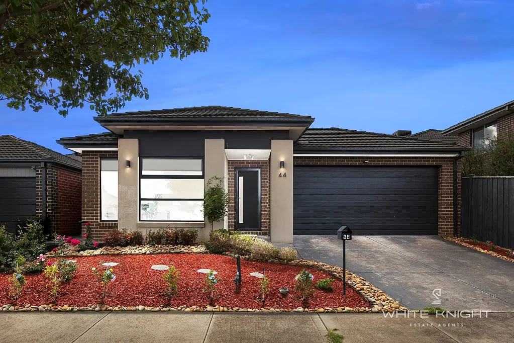 Fraser Rise 3 Bedroom BEAUTIFUL FAMILY GEM IN THE HEART OF FRASER RISE