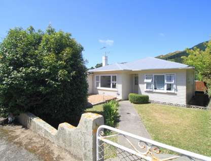 4 Bell Street, Tawa, Wellington City, 4部屋, 2バスルーム, House