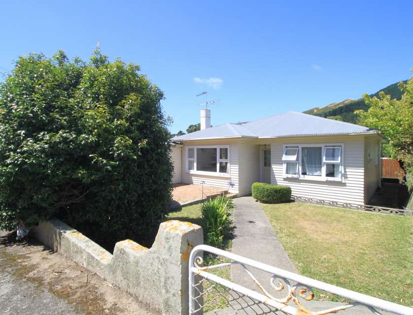 4 Bell Street, Tawa, Wellington City, 4部屋, 2バスルーム, House