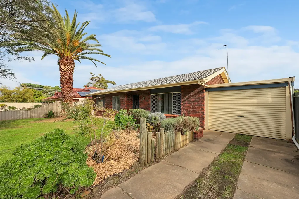 Mccracken 3房  Don't Delay - Spacious living on 724m2 Allotment