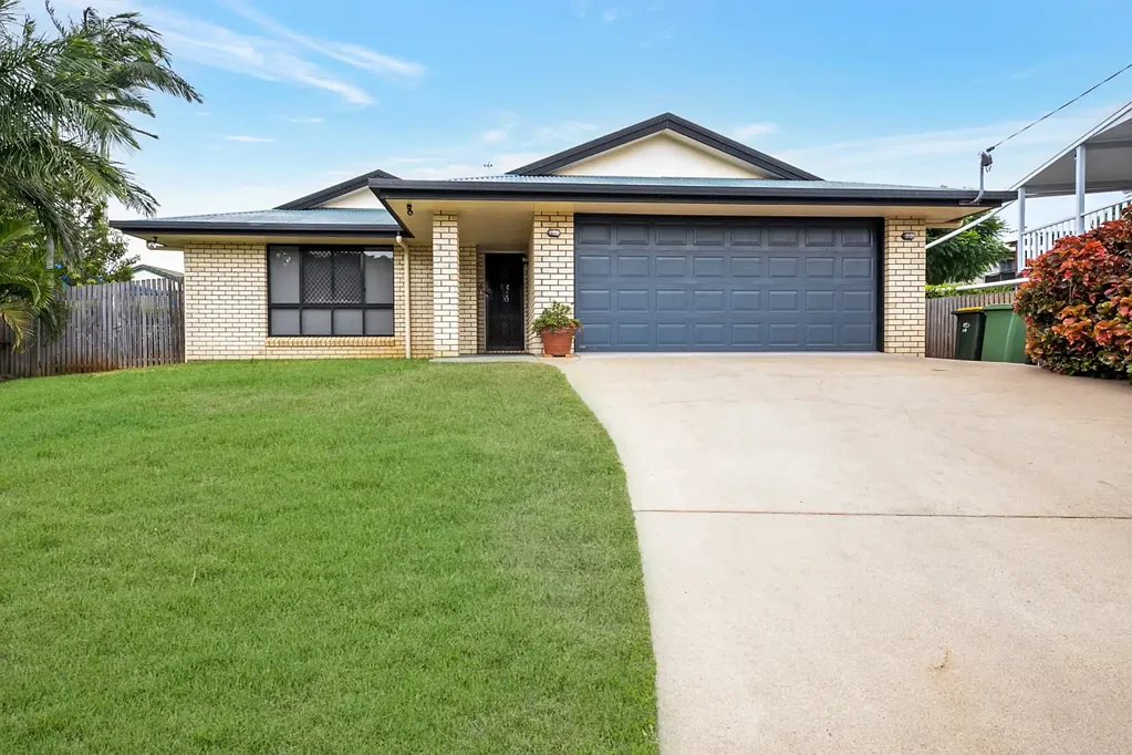 Family Home with a Shed!