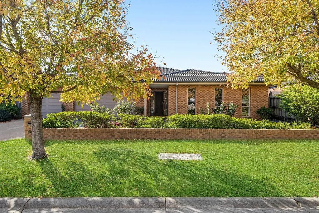 37 Cedarwood Crescent, Berwick, VIC 3806
