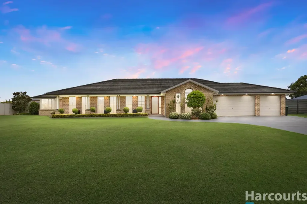 Heddon Greta 5 Bedroom Abundant space for the large family on half-an-acre