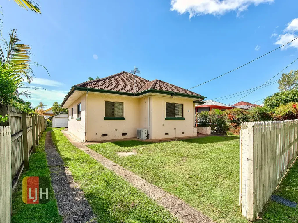 3 BEDROOM HOME WITH HUGE SHED!