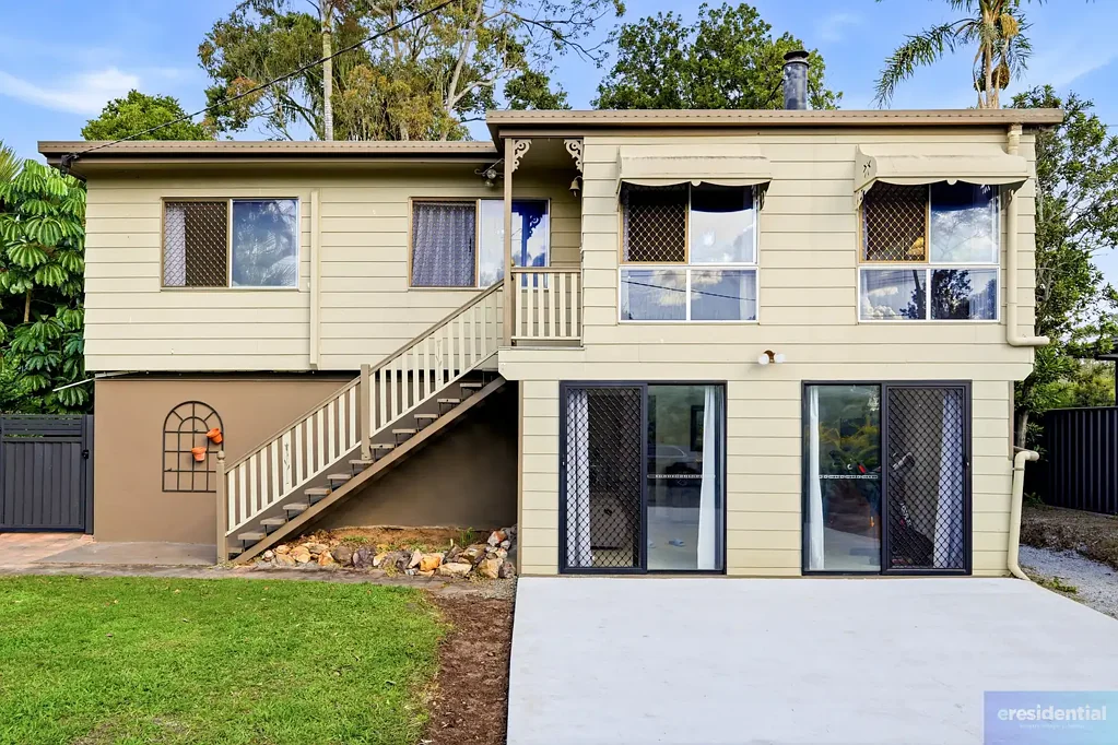 Bethania 3房 可双层居住的家庭住宅，带私人户外绿洲，专为娱乐而建 Potential Dual Living Family Home With Private Outdoor Oasis Built for Entertaining