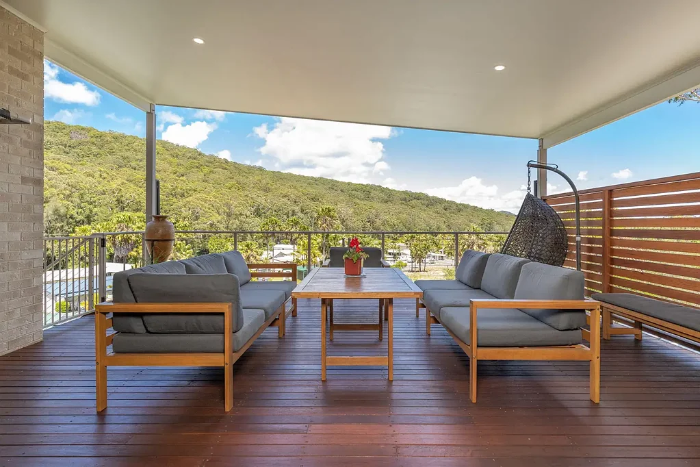 Blueys Beach 4 Bedroom Luxury master-built home