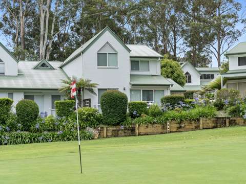 Mollymook Beach 4 Bedroom Fore! Tee Up Your Dream Home
