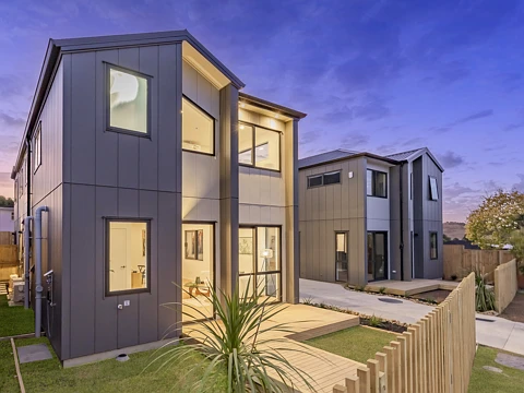 Bucklands Beach 4房  Stand-Alone Home in Bucklands Beach - Urgent Sale!
